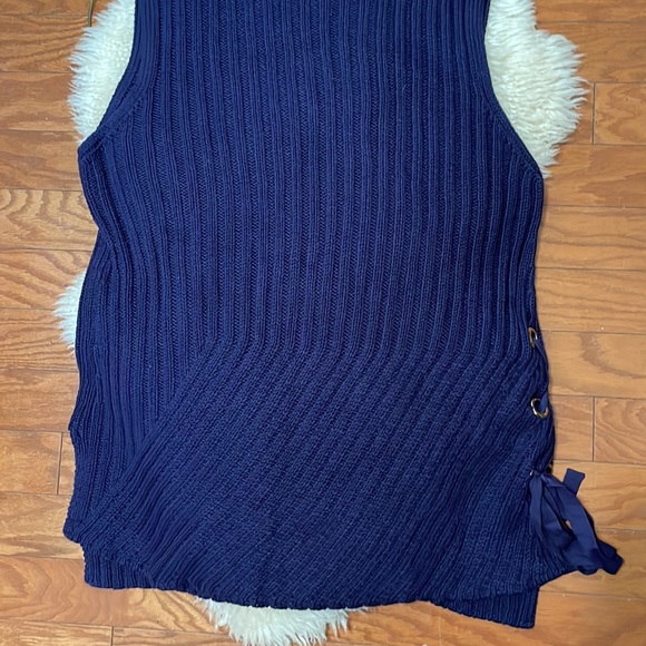 Jennifer Lopez Navy Sleeveless Knit Sweater/ Side Tie Feature & Gold Hardware 2X - Picture 3 of 9
